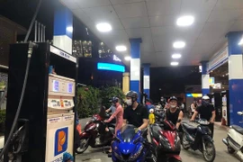 Gần 100 cửa hàng xăng dầu đóng cửa, nửa đêm quản lý thị trường đe rút giấy phép