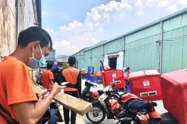 Lo shipper đồng loạt tắt app, ngừng giao hàng, VECOM kiến nghị tăng tốc tiêm vaccine cho đội ngũ này