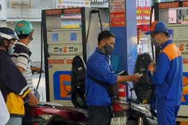 Giá xăng dầu có thể tăng tiếp vào ngày mai