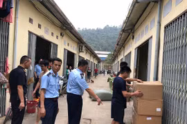 Phát hiện nhiều kho hàng gần cửa khẩu, livestream bán hàng vào nội địa
