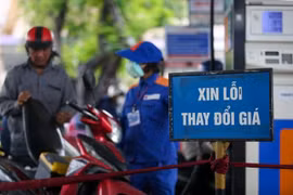 Xăng lại tăng giá thêm gần 1.000 đồng/lít