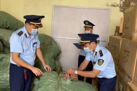 Vận chuyển 6 tạ nấm Lim và Linh Chi, bỏ chạy khi bị lực lượng chức năng phát hiện