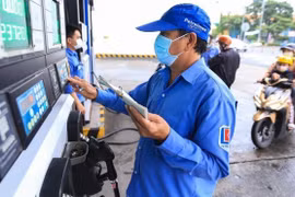 Giá xăng đã tăng hơn 2.300 đồng/lít