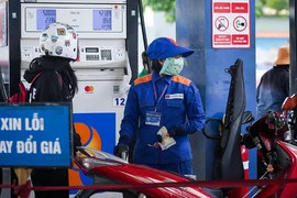 Giá xăng dầu lại tăng mạnh