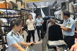 Xử phạt cửa hàng thời trang bán quần áo giả mạo nhãn hiệu trên Facebook