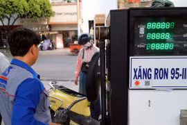 Giá xăng tăng gần 500 đồng/lít