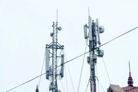 Cho phép 7.700 trạm thu phát sóng cũ tồn tại trên tài sản công