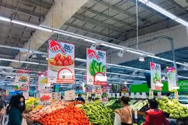 Rằm tháng Giêng: Trái cây đắt hàng, dịch vụ ship đồ tăng giá mạnh