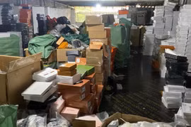 Hà Nội: Phát hiện cơ sở kinh doanh phụ kiện thời trang LOUIS VUITTON, GUCCI… nghi giả mạo