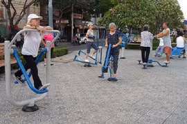 Dân số Việt Nam vượt 100 triệu người