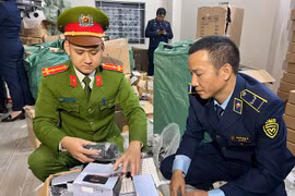 Hà Nội: Tạm giữ nhiều loa và tai nghe nghi giả thương hiệu Marshall