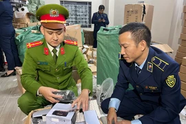 Hà Nội: Tạm giữ nhiều loa và tai nghe nghi giả thương hiệu Marshall