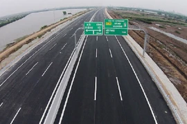 Lo ngại chất lượng đường cao tốc giảm sút nhưng vẫn phải nộp phí cao
