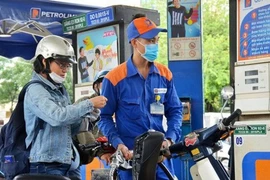 Giá xăng dầu đã biến động như thế nào trong 1 năm qua?