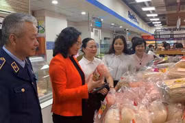 Hà Nội, TP.HCM có hàng nghìn điểm bán hàng bình ổn giá dịp Tết