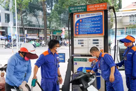 Từ chiều nay, giá xăng dầu giảm nhẹ