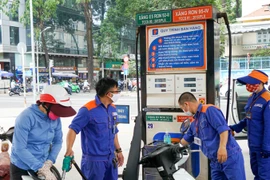 Từ chiều nay, giá xăng dầu giảm nhẹ