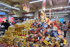 Hàng Tết vắng khách mua