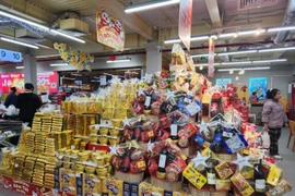 Hàng Tết vắng khách mua