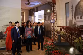 Triển lãm nghệ thuật và giới thiệu sách “Điện phố”