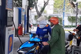 Xăng RON95 lại tăng giá