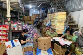 "Xóa sổ" kho hàng gia dụng "nhái" của Công ty TNHH Tân Hợp Thành