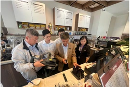 Thiết bị báo rung trong quán cà phê gây nhiễu sóng, hàng loạt smart key tê liệt