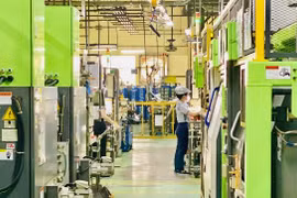 Giá xăng giảm mạnh: Đâu chỉ doanh nghiệp mừng, người lao động cũng vui!