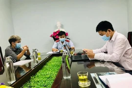 Hưng Vlog bị phạt 7,5 triệu đồng vì đăng clip “nấu cháo gà nguyên lông”