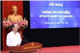 Công bố phổ điểm thi tốt nghiệp THPT 2025: Bất ngờ với môn tiếng Anh