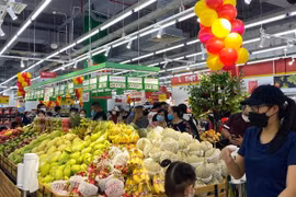 Siêu thị giảm giá gạo, thịt lợn, trứng gia cầm... “kéo” khách đến mua sắm dịp nghỉ 2-9