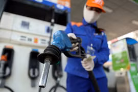 Giá xăng dầu đồng loạt tăng lần thứ ba liên tiếp