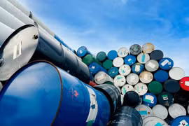 Xuất khẩu xăng dầu giảm mạnh, nhập khẩu tăng đột biến