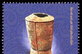 Phát hành bộ tem “Bảo vật quốc gia: Đồ gốm”