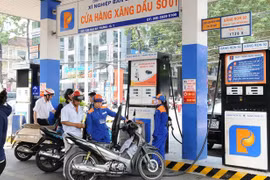 Doanh nghiệp bán lẻ xăng dầu lại đề nghị lợi nhuận và chi phí kinh doanh định mức
