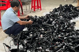 Hà Nội: Tạm giữ lô hàng máy sấy tóc nghi giả nhãn hiệu Panasonic