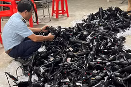 Hà Nội: Tạm giữ lô hàng máy sấy tóc nghi giả nhãn hiệu Panasonic