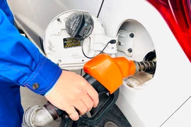 Giá xăng dầu tăng trở lại sau 5 lần giảm