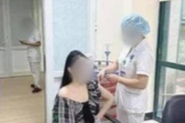 Đưa tin sai sự thật “được ưu tiên tiêm vaccine Covid-19”, cô gái bị phạt 12,5 triệu đồng