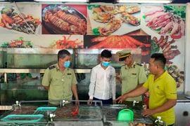 Tạm ngừng kinh doanh nhà hàng bị tố "chặt chém" 0,5 kg ốc hương giá 900.000 đồng 