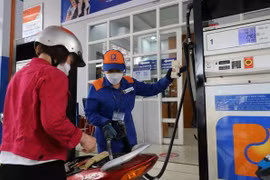 Giá xăng dầu giảm “nhỏ giọt”