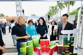 Xuất khẩu hàng Việt qua thương mại điện tử, doanh nghiệp chậm chân sẽ “mất chỗ”