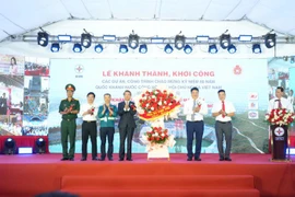 Tổ máy số 1 nhà máy Thủy điện Hòa Bình mở rộng hòa lưới điện quốc gia