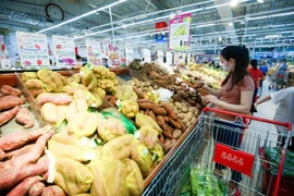 Bộ Tài chính: Tăng lương sẽ không tác động lớn tới thị trường giá cả