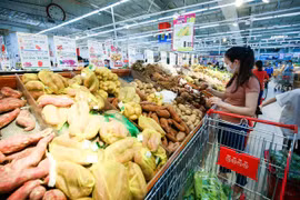 Bộ Tài chính: Tăng lương sẽ không tác động lớn tới thị trường giá cả