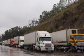 Hơn 1.300 phương tiện chở nông sản, thực phẩm ách tắc tại cửa khẩu, Hải quan hỏa tốc yêu cầu tháo gỡ