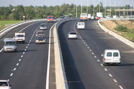 Thu phí dịch vụ đường cao tốc do Nhà nước đầu tư: Cần đánh giá tác động kỹ lưỡng