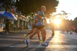 “Nữ hoàng điền kinh” Nguyễn Thị Oanh vô địch và phá kỷ lục tại VPBank Hanoi Marathon 2022