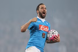 Juve nổ "bom tấn", Higuain đắt giá thứ ba lịch sử