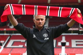 M.U tưng bừng ra mắt Mourinho